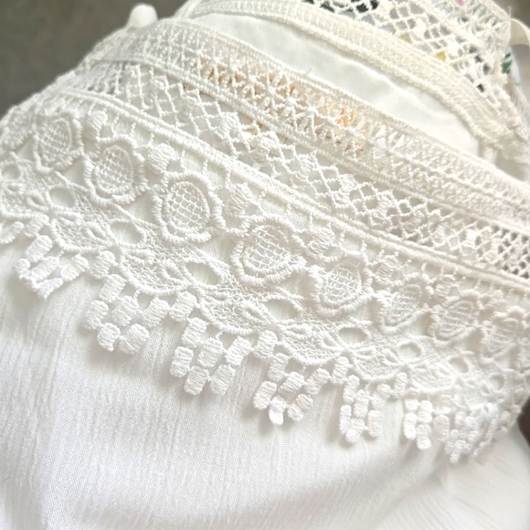 Hailey Lyn cold shoulder lined short sleeve lace trim key hole back size L - Picture 5 of 6